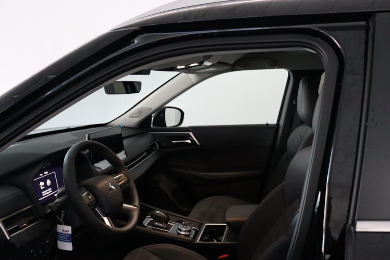 Vehicle image MITSUBISHI OUTLANDER