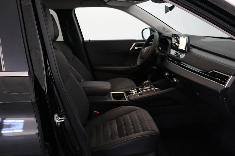 Vehicle image MITSUBISHI OUTLANDER