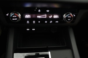 Vehicle image MITSUBISHI Outlander 2.4 PHEV Intense 4x4