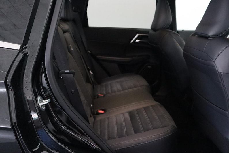 Vehicle image MITSUBISHI OUTLANDER