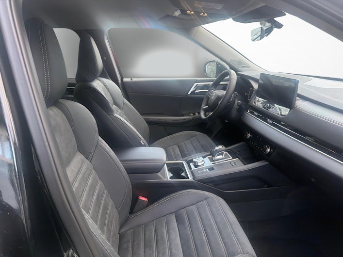 Vehicle image MITSUBISHI OUTLANDER