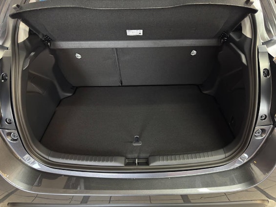 Vehicle image 9 Vehicle image 9