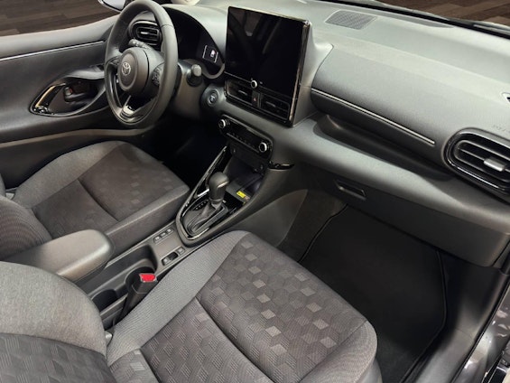 Vehicle image 6 Vehicle image 6