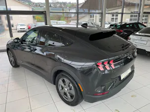 Ford Mustang MACH-E RWD 99 kWh