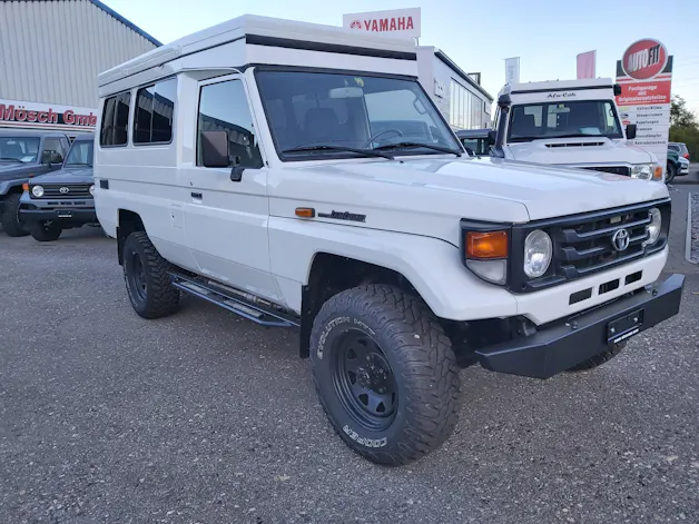 Toyota Land Cruiser 400 Hdt Long 4.2D