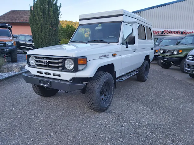 Toyota Land Cruiser 400 Hdt Long 4.2D
