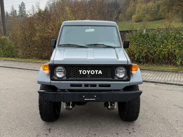Toyota Land Cruiser 400 Hdt Long 4.2D