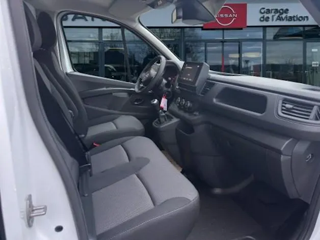 Nissan Primastar130 3.0L1H1Acent