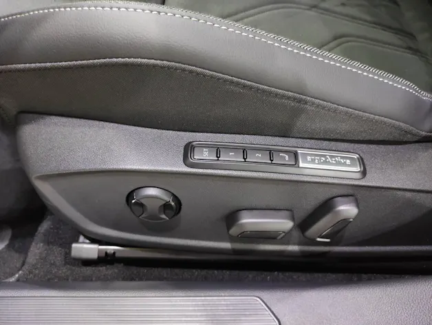 VW Golf VIII Variant 1.5 eTSI Style DSG "Facelift"