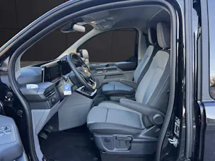 Ford Tourneo Custom 320 L1 2.0 EcoBlue 136 Titanium
