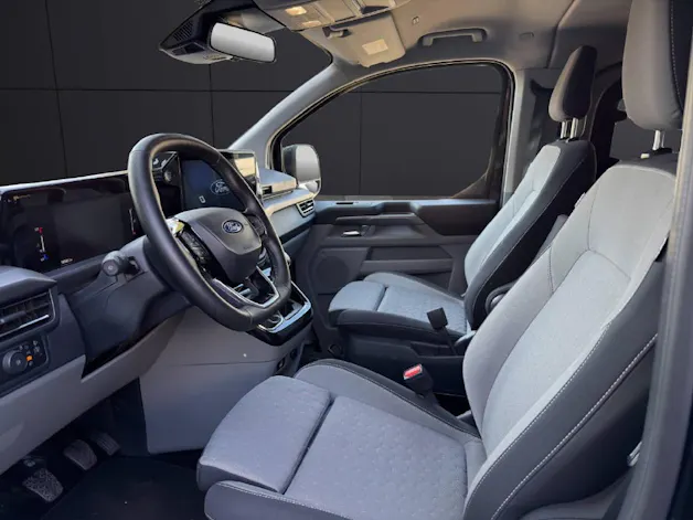 Ford Tourneo Custom 320 L1 2.0 EcoBlue 136 Titanium
