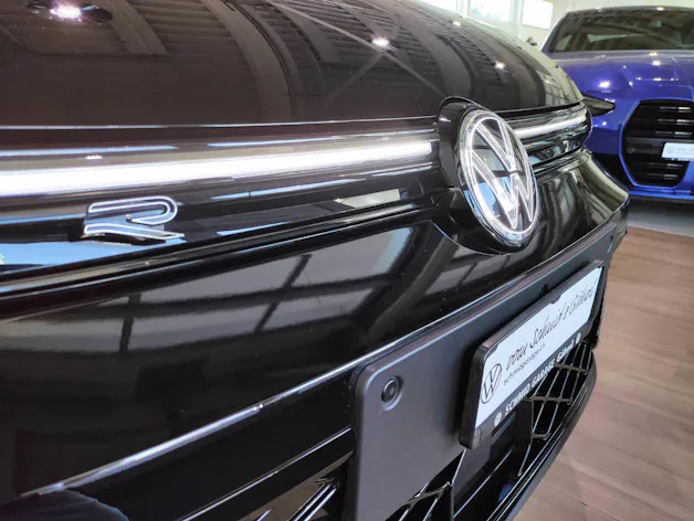 VW Golf VIII Variant 1.5 eTSI R-Line DSG
