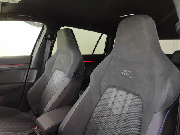 VW Golf VIII Variant 1.5 eTSI R-Line DSG