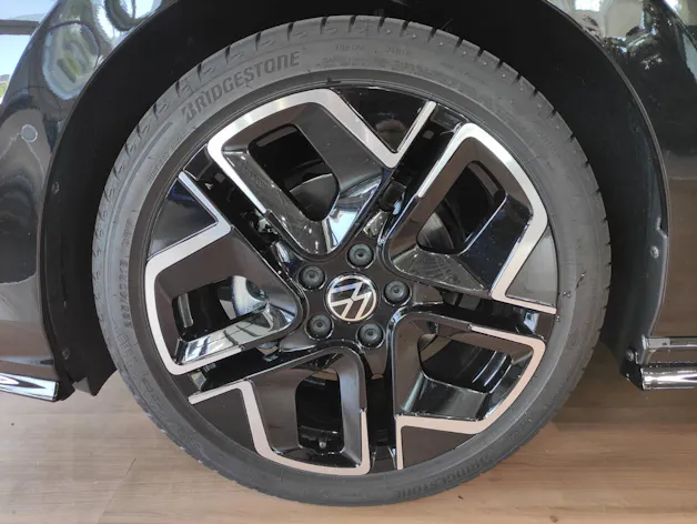 VW Golf VIII Variant 1.5 eTSI R-Line DSG