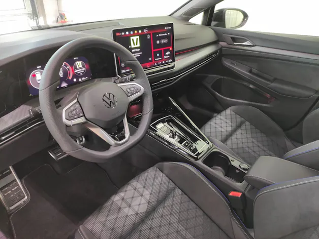VW Golf VIII Variant 1.5 eTSI R-Line DSG