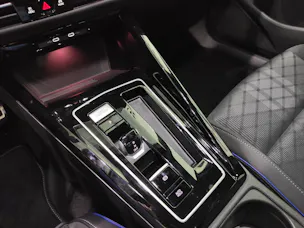 VW Golf VIII Variant 1.5 eTSI R-Line DSG
