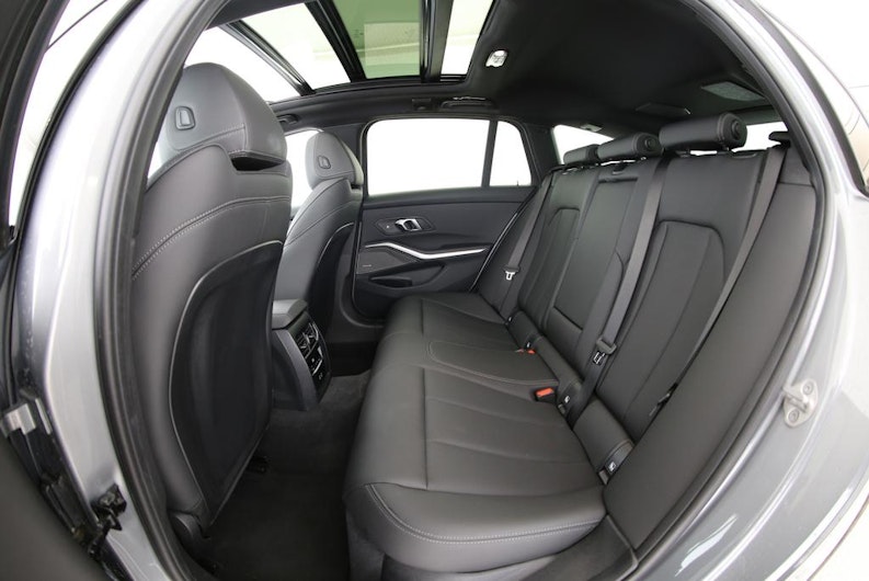 Vehicle image BMW 3 SERIES