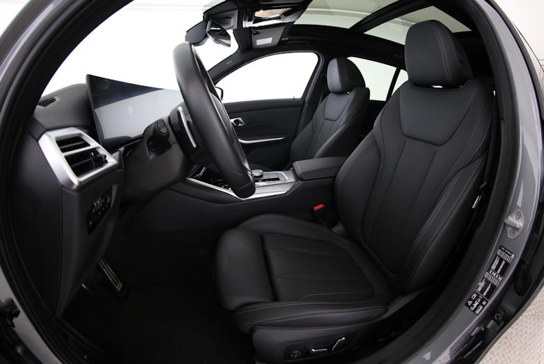 Vehicle image BMW 3 SERIES