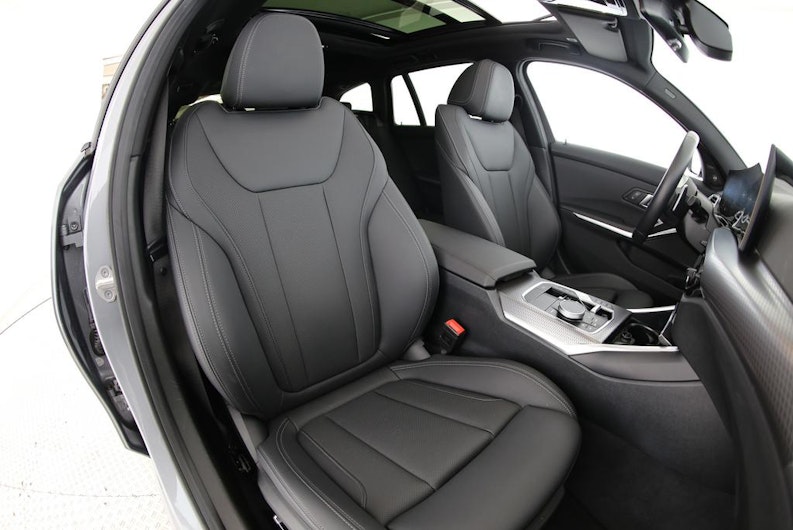 Vehicle image BMW 3 SERIES