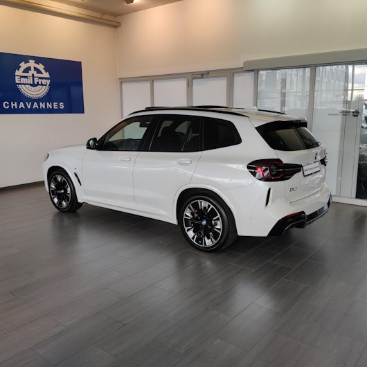Vehicle image BMW iX3