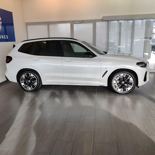 Vehicle image BMW iX3