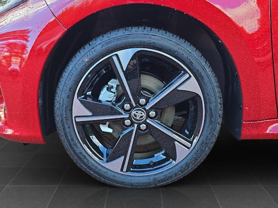 Vehicle image 14 Vehicle image 14