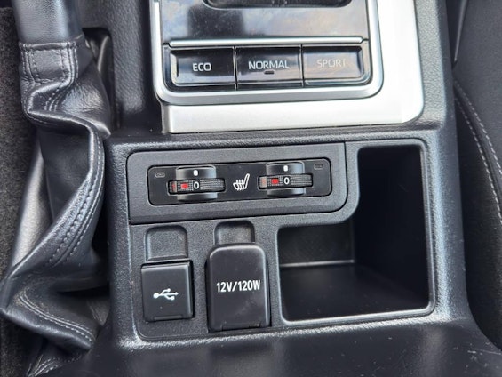 Vehicle image 15 Vehicle image 15