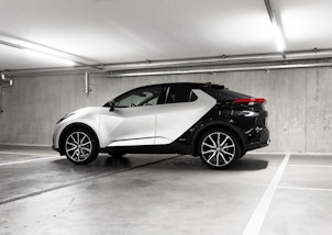 Vehicle image TOYOTA C-HR 2.0 HEV GR Sport Premiere 4x4