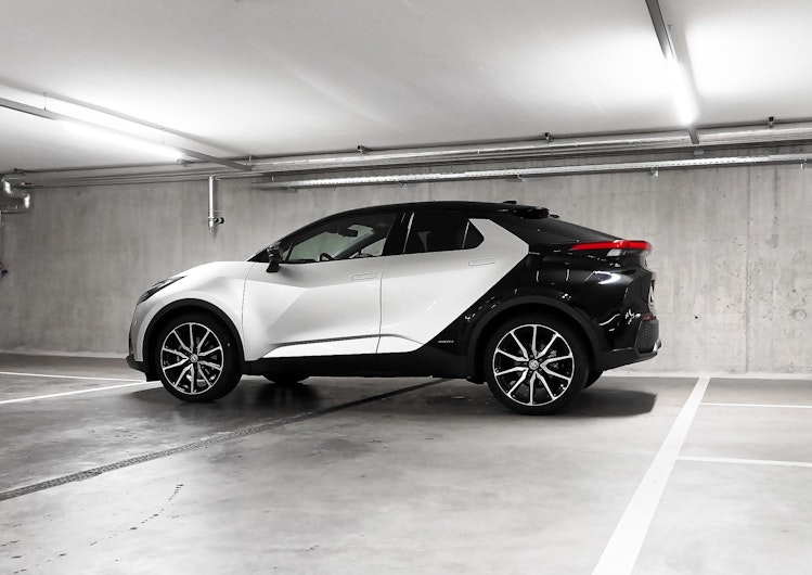 Vehicle image TOYOTA C-HR