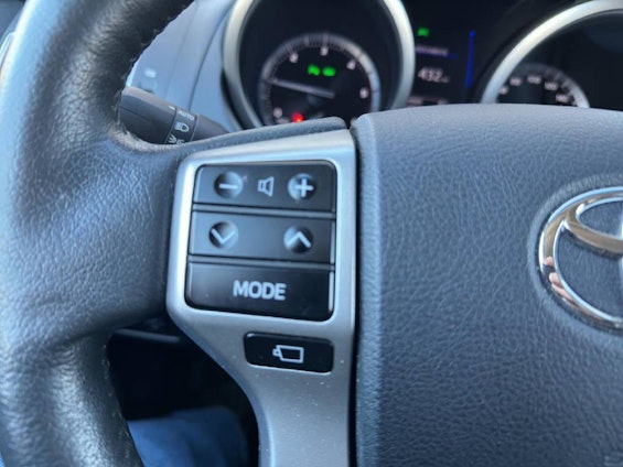 Vehicle image 4 Vehicle image 4