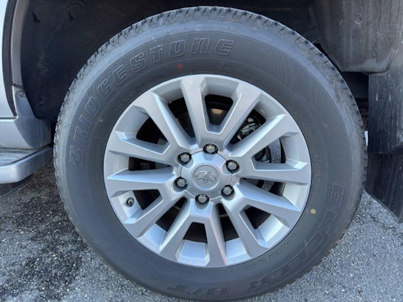 Vehicle image 14 Vehicle image 14