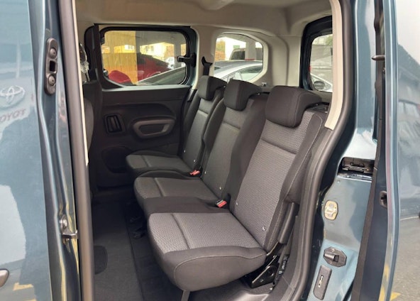 Vehicle image 15 Vehicle image 15