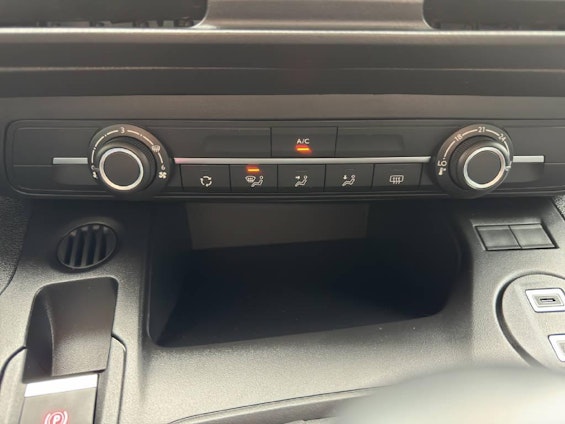 Vehicle image 9 Vehicle image 9