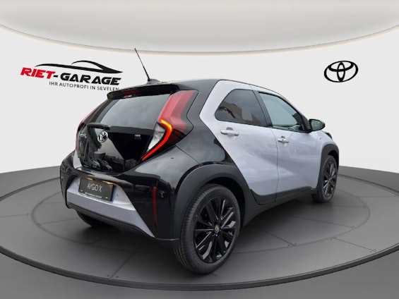 Vehicle image 3 Vehicle image 3