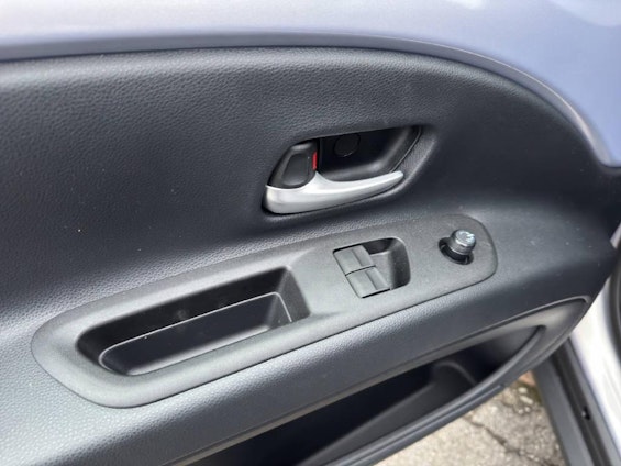 Vehicle image 4 Vehicle image 4