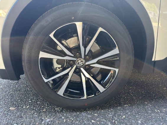 Vehicle image 12 Vehicle image 12