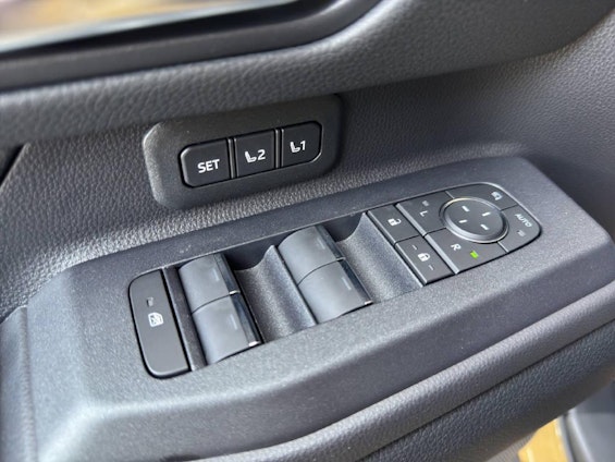 Vehicle image 4 Vehicle image 4