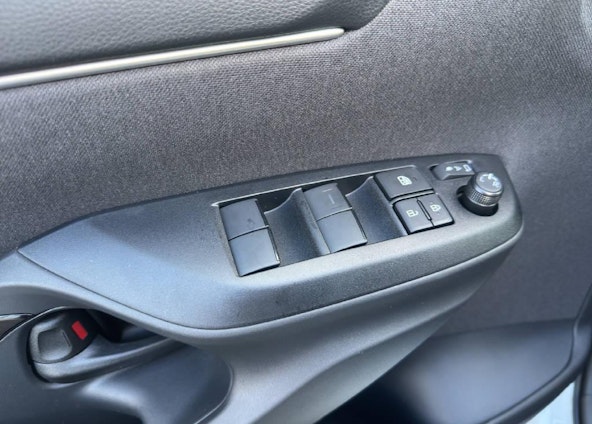 Vehicle image 4 Vehicle image 4