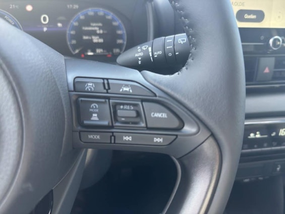 Vehicle image 8 Vehicle image 8