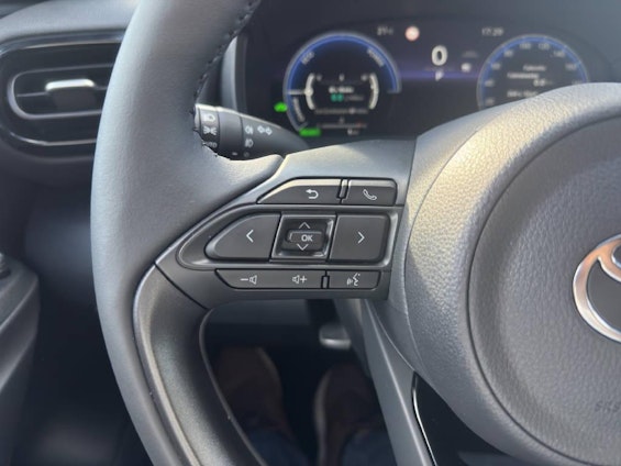 Vehicle image 6 Vehicle image 6