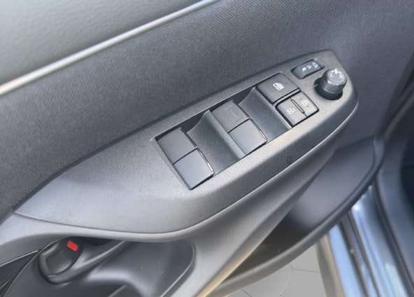 Vehicle image 4 Vehicle image 4