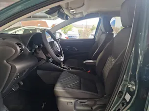 Toyota Yaris 1.5 VVT-i HSD Trend