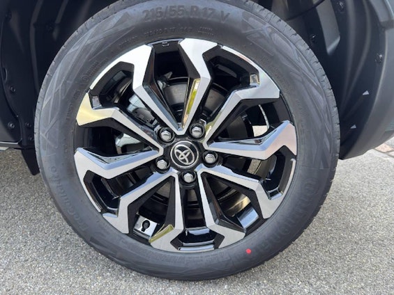 Vehicle image 14 Vehicle image 14