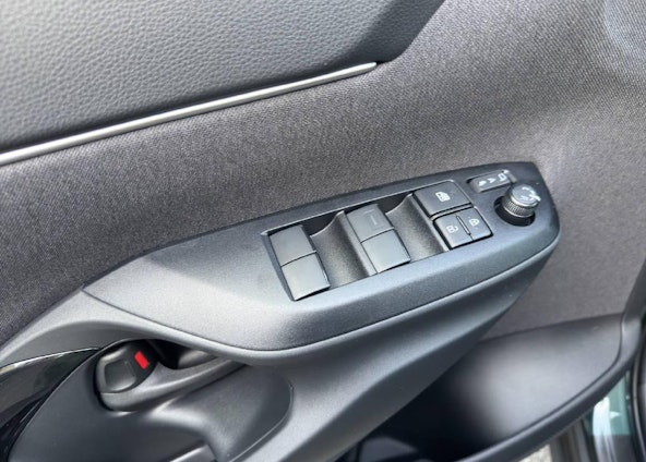 Vehicle image 4 Vehicle image 4