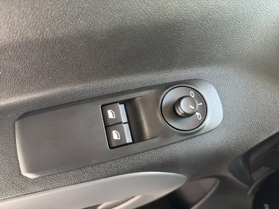 Vehicle image 4 Vehicle image 4