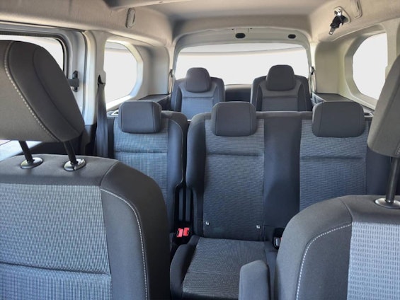 Vehicle image 14 Vehicle image 14