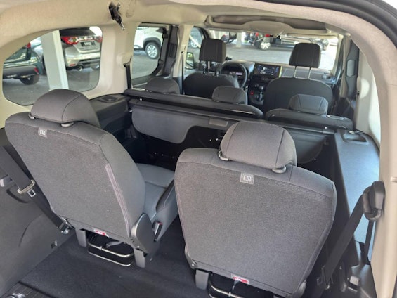 Vehicle image 15 Vehicle image 15