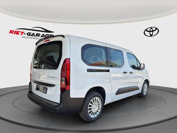 Vehicle image 3 Vehicle image 3