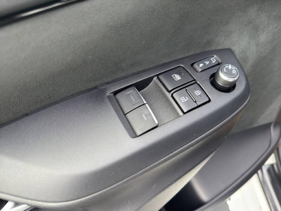 Vehicle image 4 Vehicle image 4