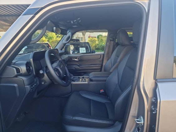 Vehicle image 4 Vehicle image 4